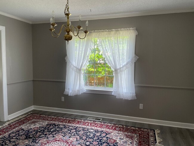 Building Photo - River Bend Rental