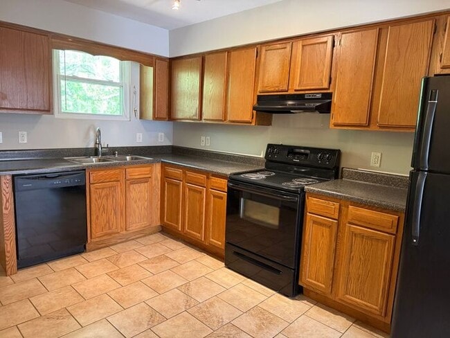 Building Photo - Inglewood Duplex Available Now!