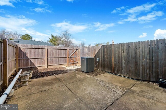 Building Photo - 138 Cheshire Dr