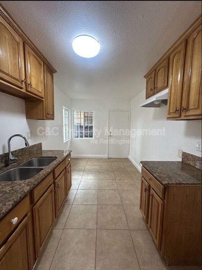 Building Photo - 1143 W 91st St