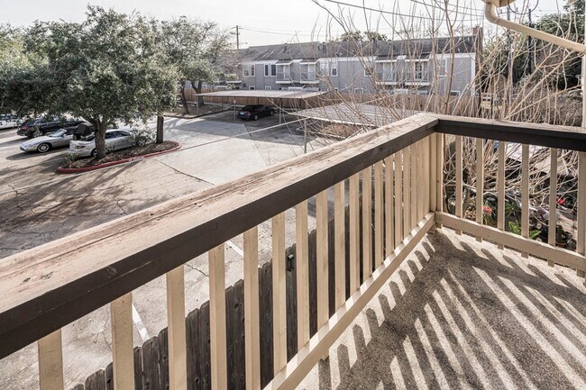 Building Photo - 2277 S Kirkwood Rd