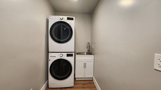 Building Photo - 7021 Wilshire Cir