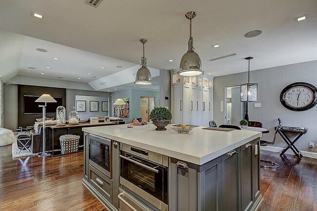 Building Photo - 5402 Willers Way