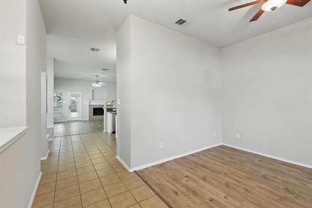 Building Photo - 909 Whisper Ln