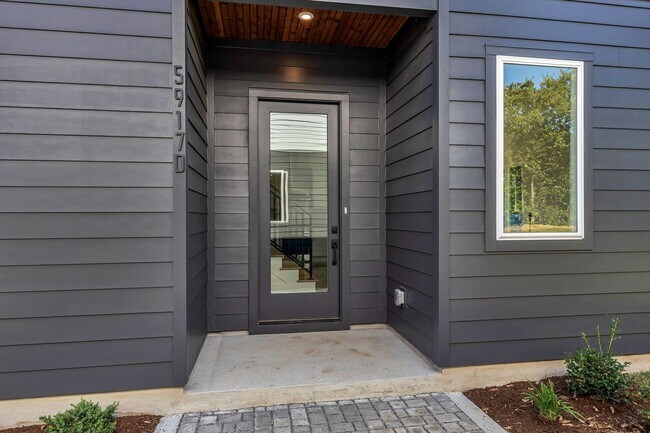 Building Photo - 5917 Robertson Ave