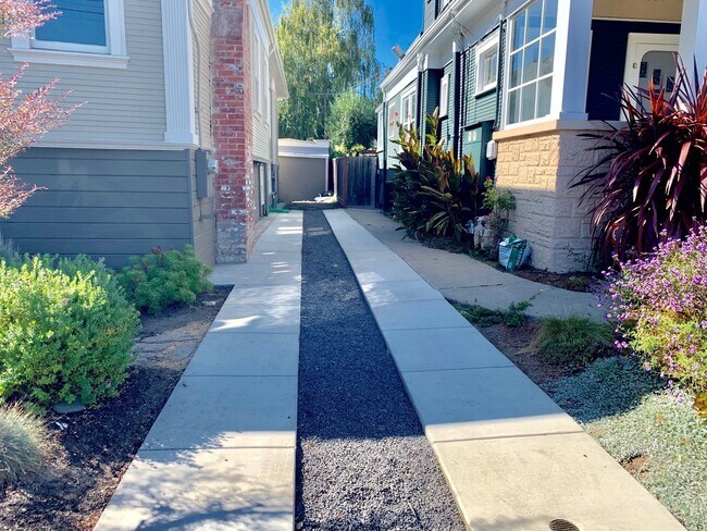 Building Photo - Advent- Low Deposit Rockridge Home W/ Beau...