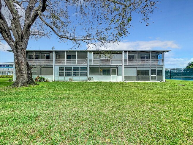 Building Photo - 226 Newport O