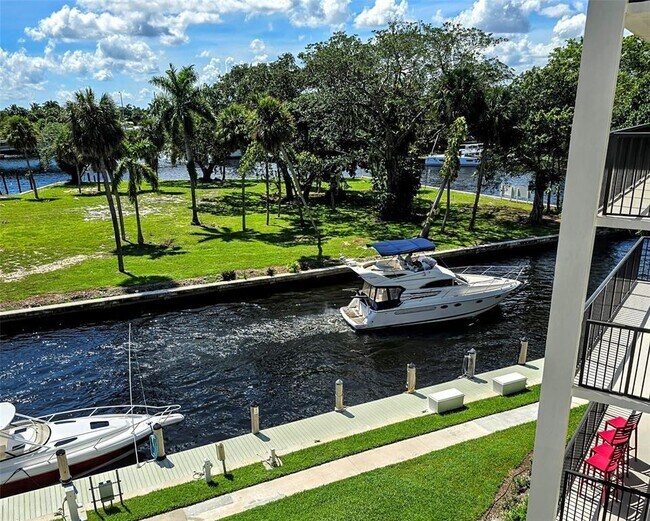 Building Photo - 1350 River Reach Dr