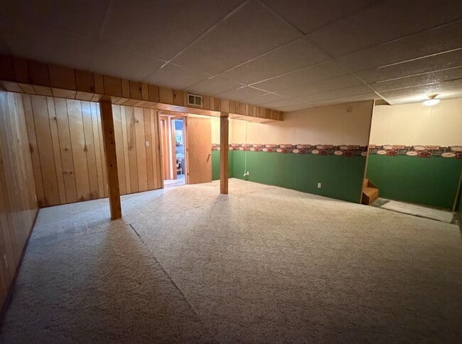 Building Photo - 3 Bedroom, 2.5 Bathroom Home with Fenced Yard & 2 Car Garage