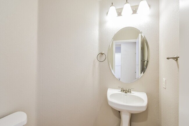 Building Photo - 4044 Companionship Ct