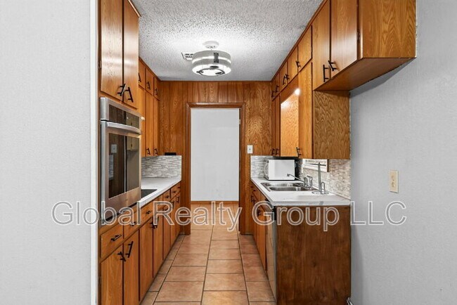 Building Photo - 138 Bobolink Dr