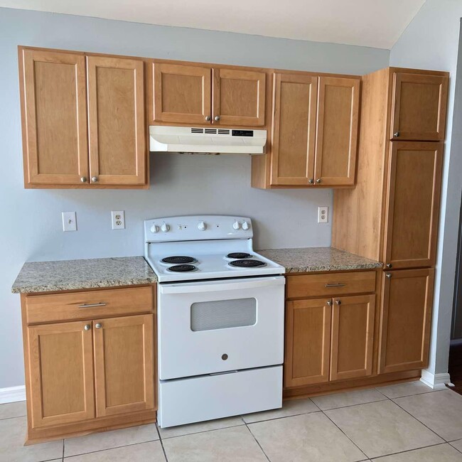 Building Photo - 3056 Yorktown Cir