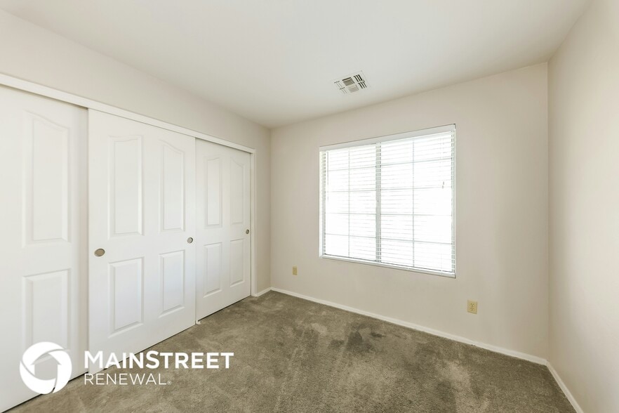 Building Photo - 18437 N 8th Pl