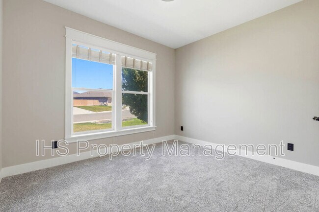 Building Photo - 4806 Tamarisk Dr
