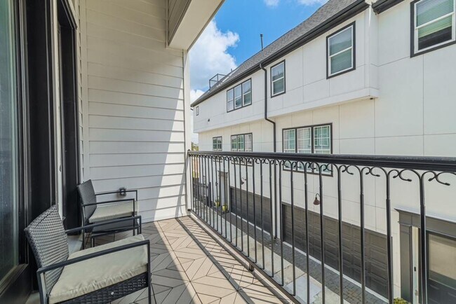 Building Photo - 10760 Craighead Dr