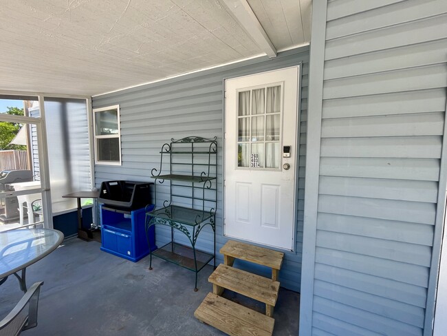 Building Photo - 2581 Oleander St