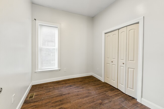 Building Photo - 307 Taylor Ave