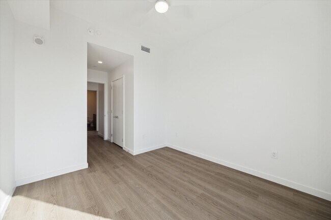 Building Photo - 1 Riva Row