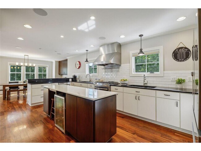 Building Photo - 4015 Wood End Dr