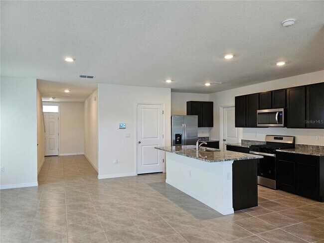 Building Photo - 35711 Sunflower Hl Dr