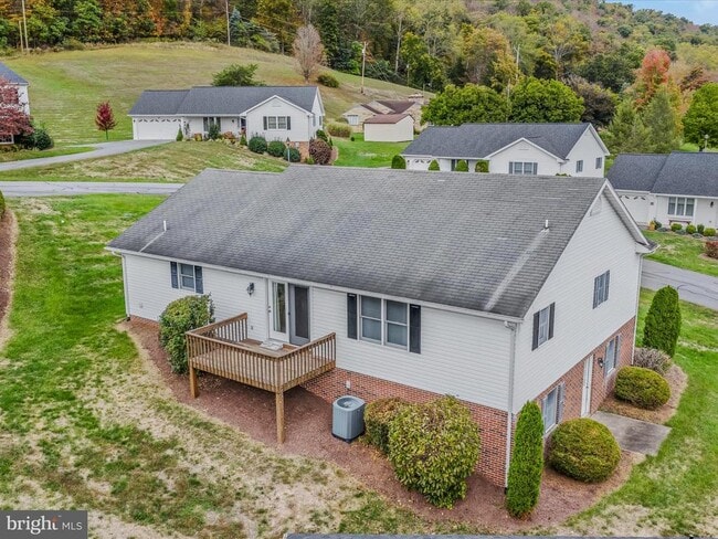 Building Photo - 73 Garden Dr