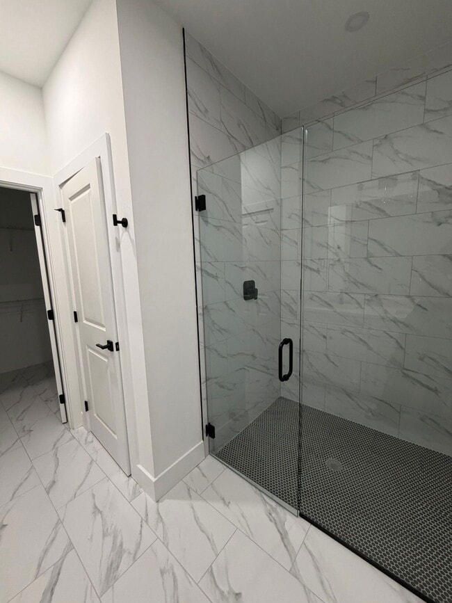 Building Photo - 4224 NE 22nd Pl