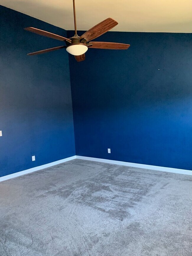 Building Photo - 3 Bedroom 2.5 Bath Townhouse 1 Car Garage
