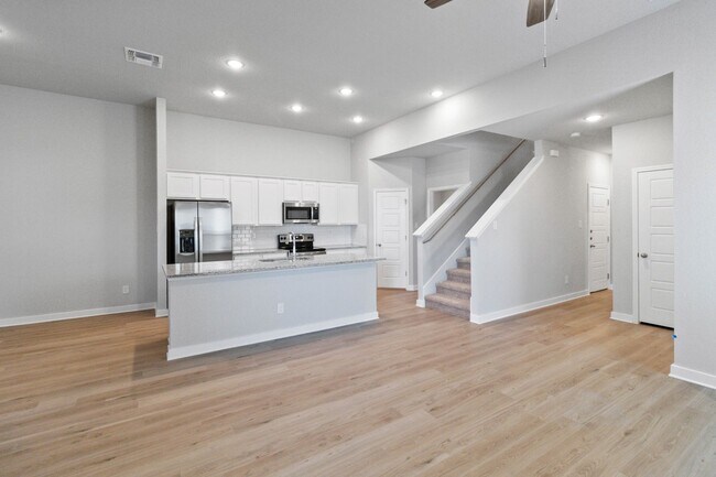 Building Photo - Beautifully 4 bedroom Townhome in Buda- Emma Park