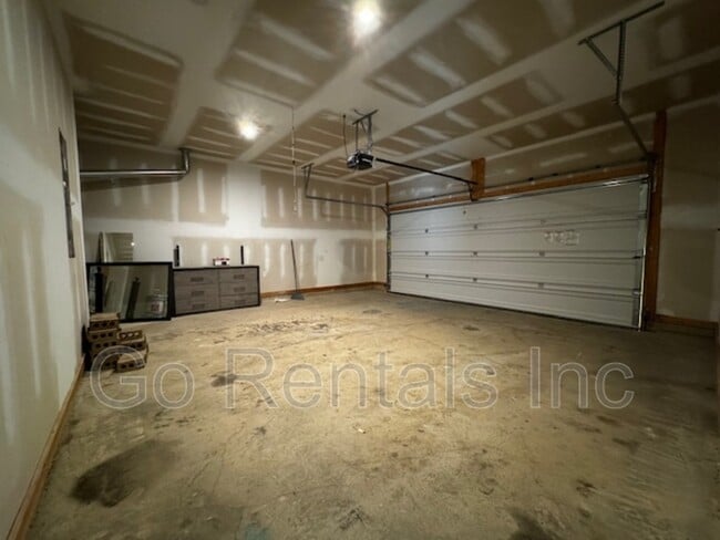 Building Photo - 240 Chelsea Park Rd