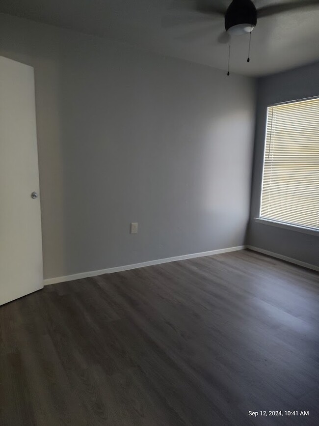 Building Photo - 7404 Hanzi Dr