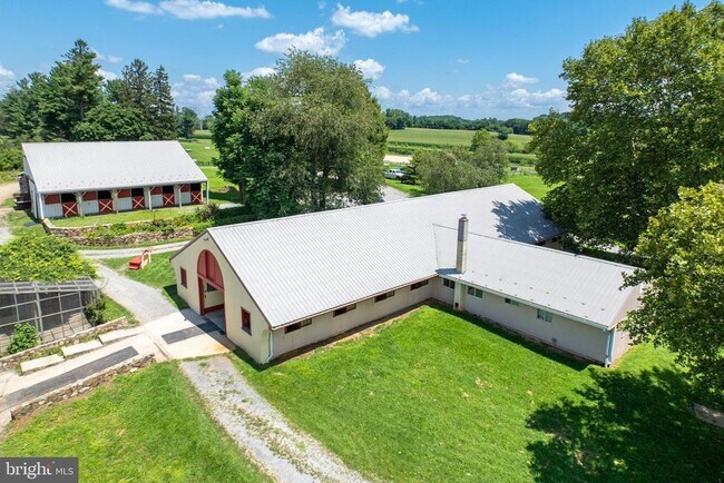 Building Photo - 1540 W Doe Run Rd