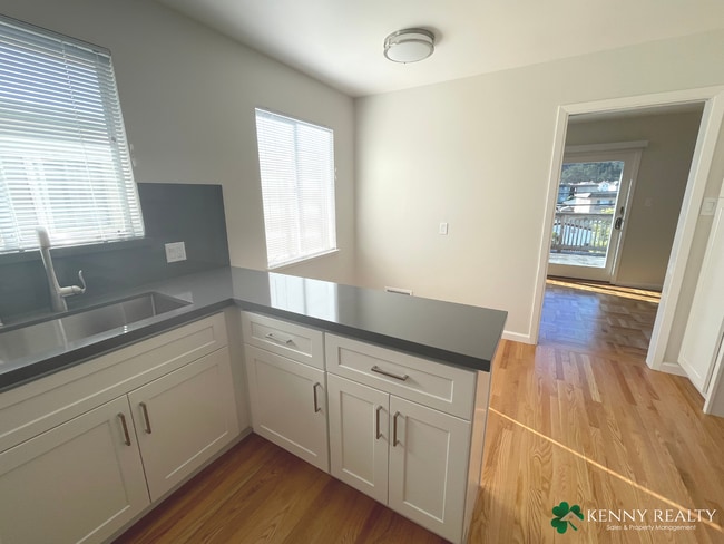 Building Photo - Remodeled Three Bedroom Plus Bonus Room House in Daly City