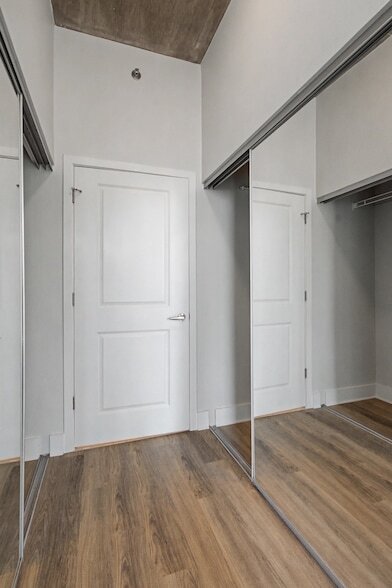 Building Photo - 415 Church St