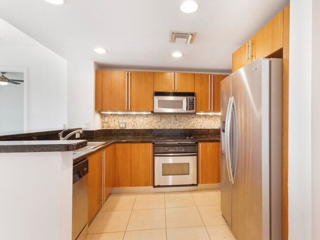 Building Photo - 610 Clematis St