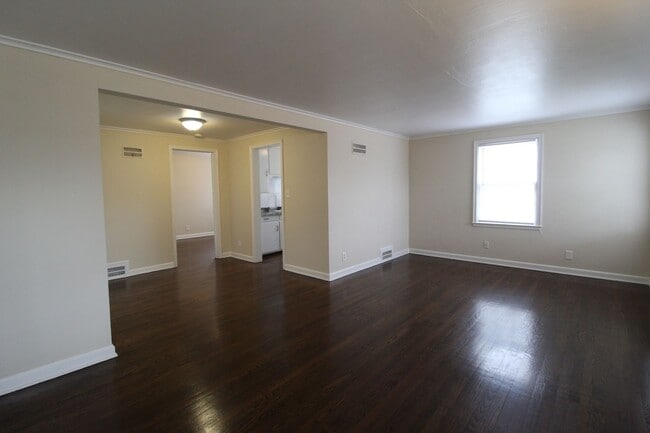 Building Photo - January 2025 FREE On This One Bedroom Duplex in North Kansas City