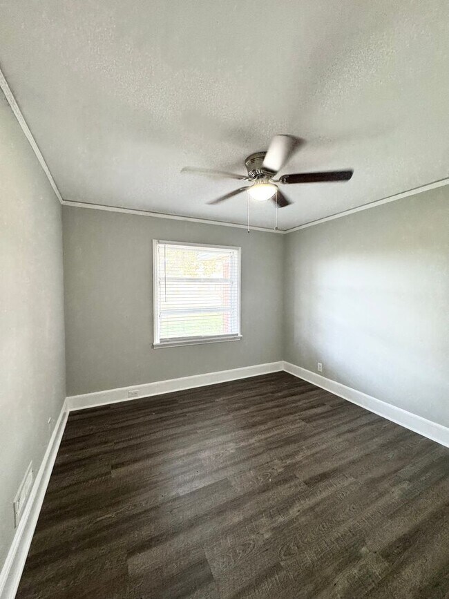 Building Photo - ** 4 Bed 2 Bath located in Morningview ** Call 334-366-9198 to schedule a self tour