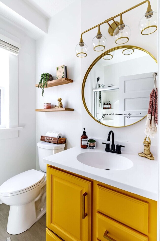 Building Photo - 313 W 4th Ave