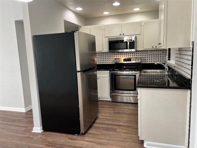 Building Photo - 4903 S 83rd St