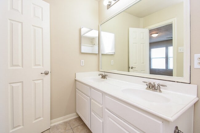 Building Photo - 15007 Grape Orchard Ct