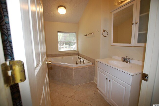 Building Photo - 402 50th Ave N