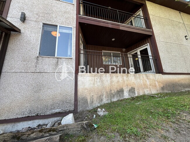 Building Photo - 1421 Vega Cir