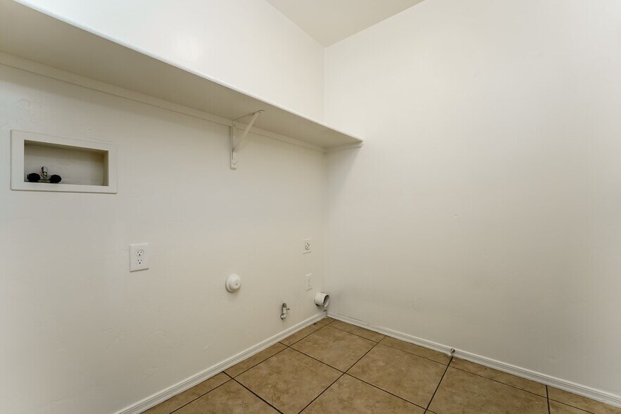 Building Photo - 5861 W Agave Bloom Ln