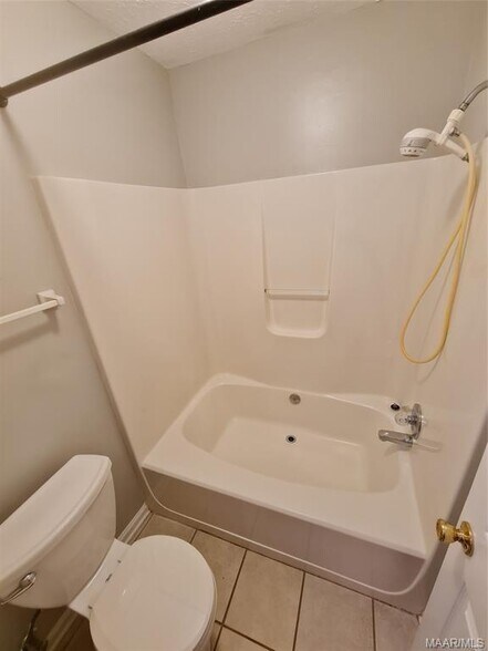 Building Photo - 6604 English Oak Ct