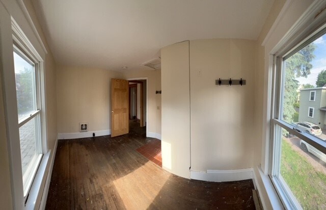 Building Photo - 15 Isham St
