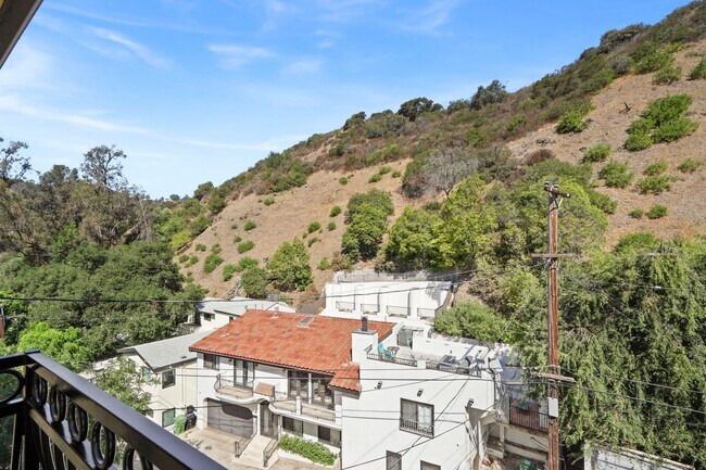 Building Photo - 9842 Portola Dr