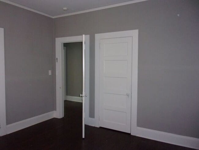 Building Photo - 4 Bedroom 2 Bath Home Blocks to Downtown R...