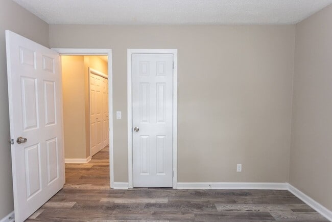 Building Photo - Welcome to this beautiful newly renovated 3-bedroom brick ranch!