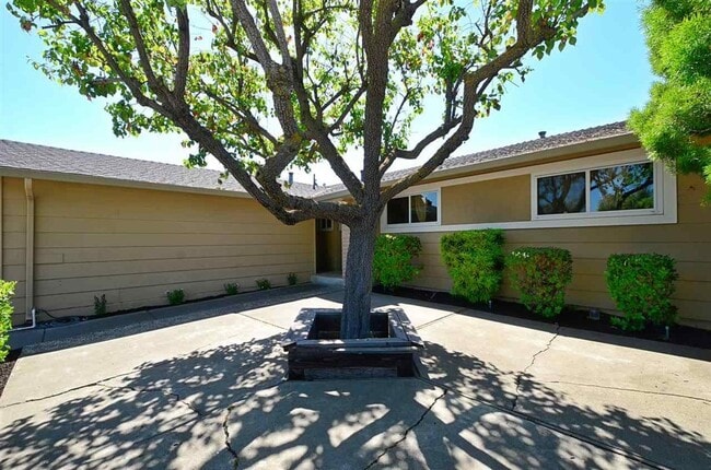 Building Photo - 3BD/2BA House in Pleasanton Val Vista Community w/ POOL!
