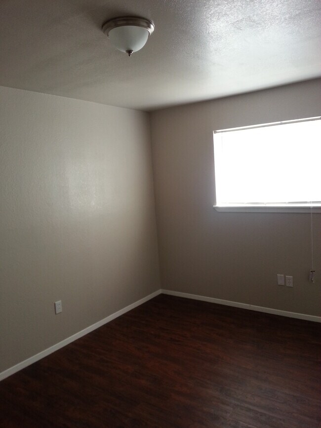 Building Photo - 1113 Primrose Ave
