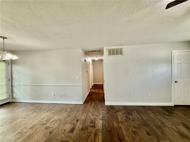Building Photo - 339 Davis St